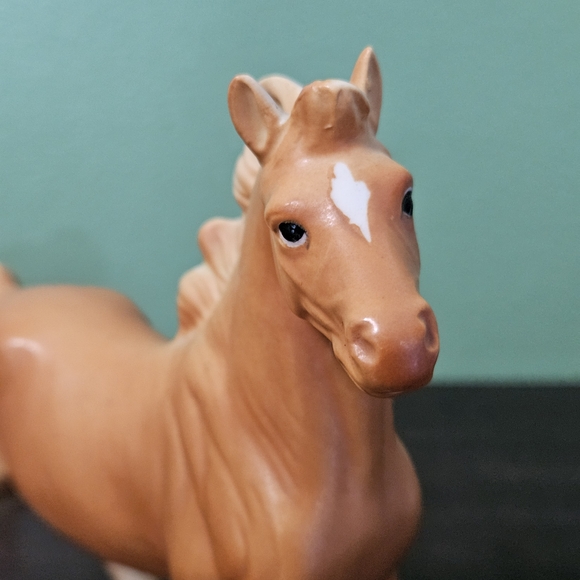 Vintage Brinn's Palomino Horse Porcelain / Ceramic Figurines - Picture 7 of 11